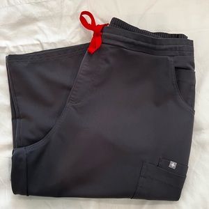 women's Charcoal Yola™ - Skinny Scrub Pants
L / Charcoal